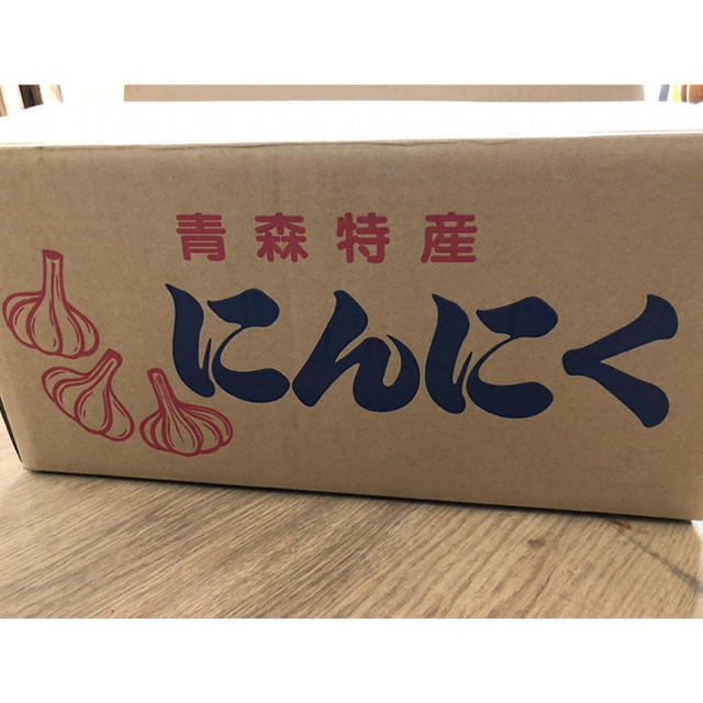 【上級品】青森県倉石産にんにく福地ホワイト六片種 Lサイズ 2kg 食品/飲料/酒の食品(野菜)の商品写真