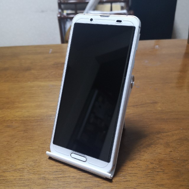 SHARP(シャープ)の美品 SIMフリー SHARP AQUOS sense3 SH-M12 シルバー スマホ/家電/カメラのスマートフォン/携帯電話(スマートフォン本体)の商品写真