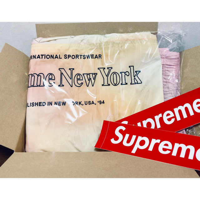 Supreme(シュプリーム)のこう即購入オッケー！様専用 メンズのトップス(パーカー)の商品写真