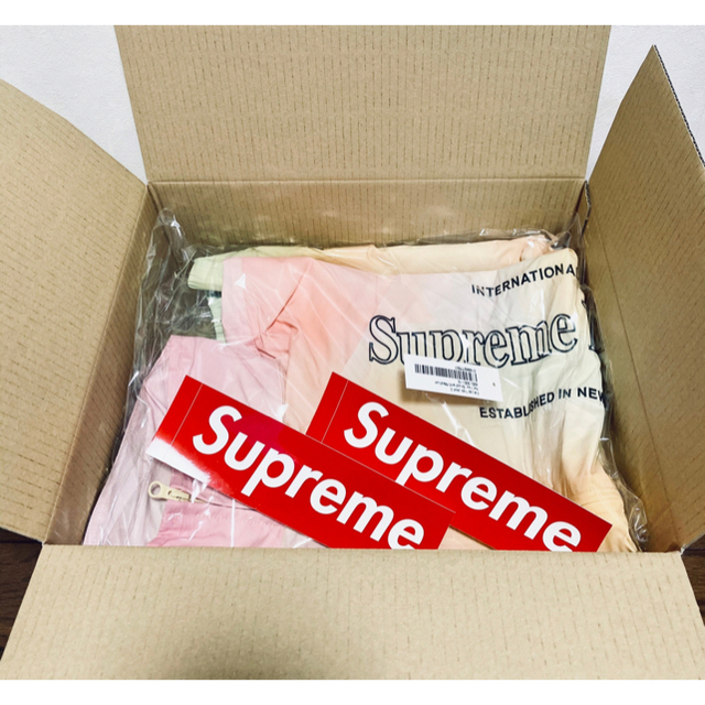 Supreme(シュプリーム)のこう即購入オッケー！様専用 メンズのトップス(パーカー)の商品写真