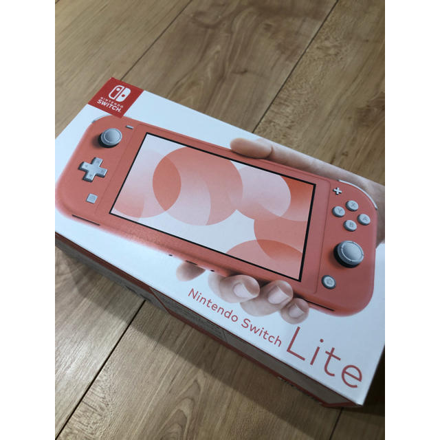 Nintendo Switch ライト　コーラルピンク