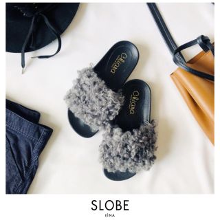 スローブイエナ(SLOBE IENA)の【美品】スローブイエナ　キアラ　ファーサンダル　グレー(サンダル)