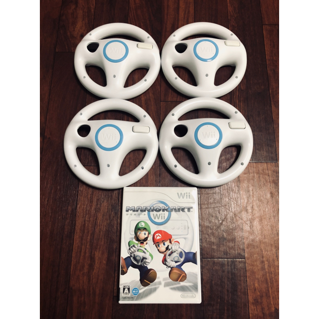 Wii(ウィー)のwii  マリオカート　ハンドル4個セット　お値下げいたしました エンタメ/ホビーのゲームソフト/ゲーム機本体(家庭用ゲームソフト)の商品写真