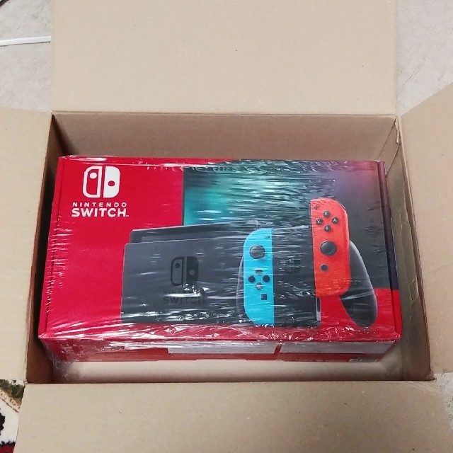 任天堂　Switch　スイッチ　本体　送料込　新品　未開封