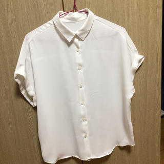 ジーユー(GU)のレディースシャツ(シャツ/ブラウス(半袖/袖なし))