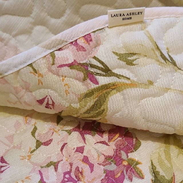 LAURA ASHLEY(ローラアシュレイ)の美品　LAURA ASHLEY　マルチカバー インテリア/住まい/日用品の寝具(シーツ/カバー)の商品写真