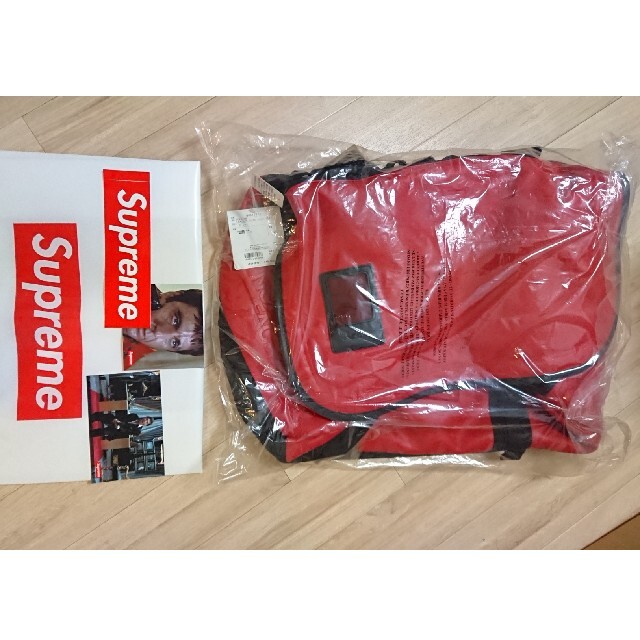 Supreme(シュプリーム)の正規品&新品未使用品　Supreme/ノースフェイス　コラボ　レザーバッグ メンズのバッグ(バッグパック/リュック)の商品写真