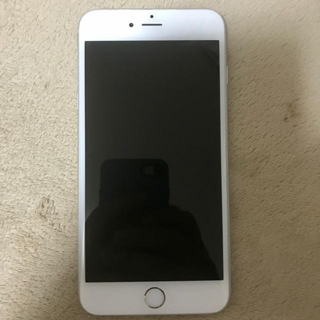 Apple(アップル)の【中古】au iPhone6 Plus 64GB シルバー スマホ/家電/カメラのスマートフォン/携帯電話(スマートフォン本体)の商品写真