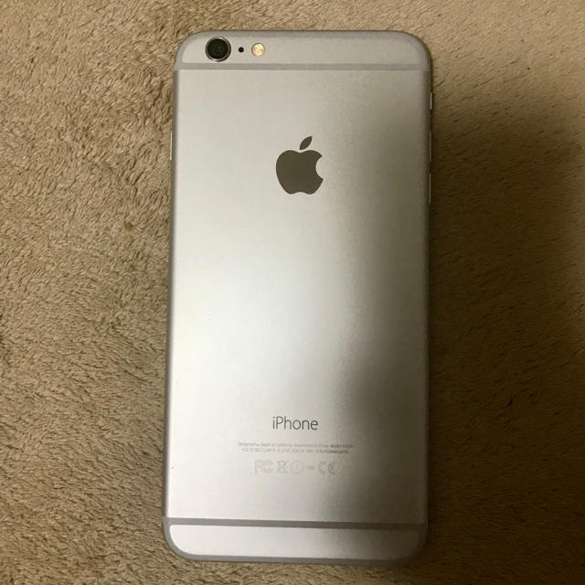 Apple(アップル)の【中古】au iPhone6 Plus 64GB シルバー スマホ/家電/カメラのスマートフォン/携帯電話(スマートフォン本体)の商品写真