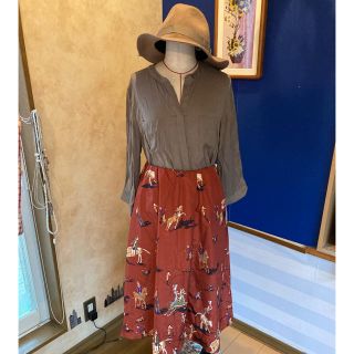 ナチュラルビューティーベーシック(NATURAL BEAUTY BASIC)の2点購入　カーキブラウス×リバーシブルスカート(ひざ丈スカート)