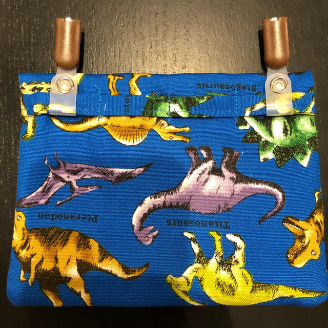 ハンドメイド　移動ポケット（恐竜　マグネットホック付き） ハンドメイドのキッズ/ベビー(外出用品)の商品写真