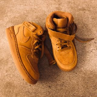 ナイキ(NIKE)のAIR FORCE 1 MID LV8 wheat ミッド　エアフォース　AF1(スニーカー)