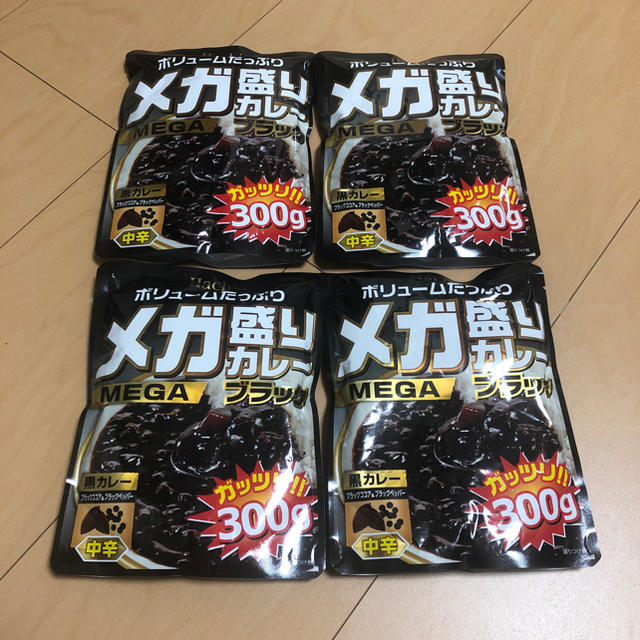 Hachi ボリュームたっぷりメガ盛りカレー　ブラック (中辛) 4袋セット 食品/飲料/酒の加工食品(レトルト食品)の商品写真