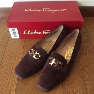 サルヴァトーレフェラガモ(Salvatore Ferragamo)の美品 7 1/2D フェラガモローファー(スリッポン/モカシン)