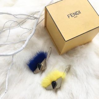 フェンディ(FENDI)の美品❤︎.*FENDI フェンディ  モンスター ファー ピアス ２つセット(ピアス)