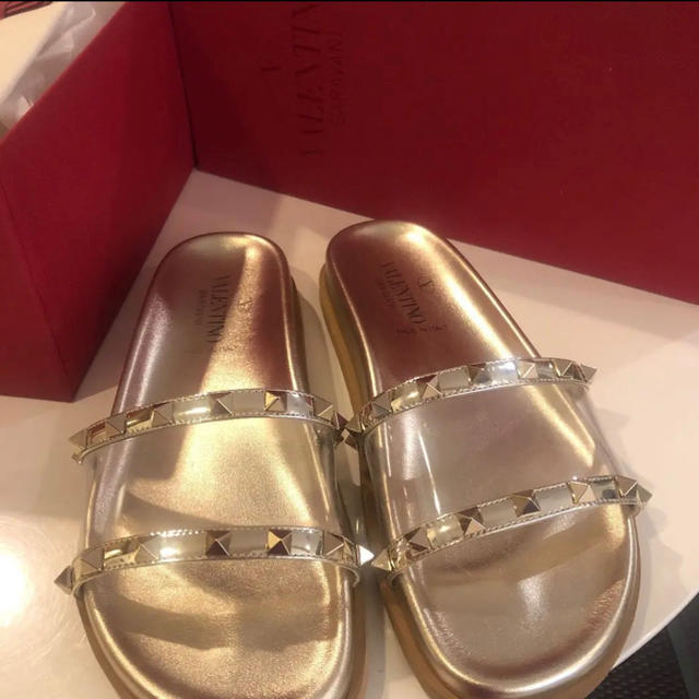 正規品 VALENTINO サンダル スタッズ ゴールド 36レディース