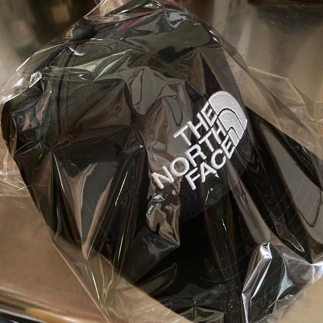 THE NORTH FACE(ザノースフェイス)の新品 ノースフェイス THE NORTH FACE ロゴ キャップ　ブラック レディースの帽子(キャップ)の商品写真