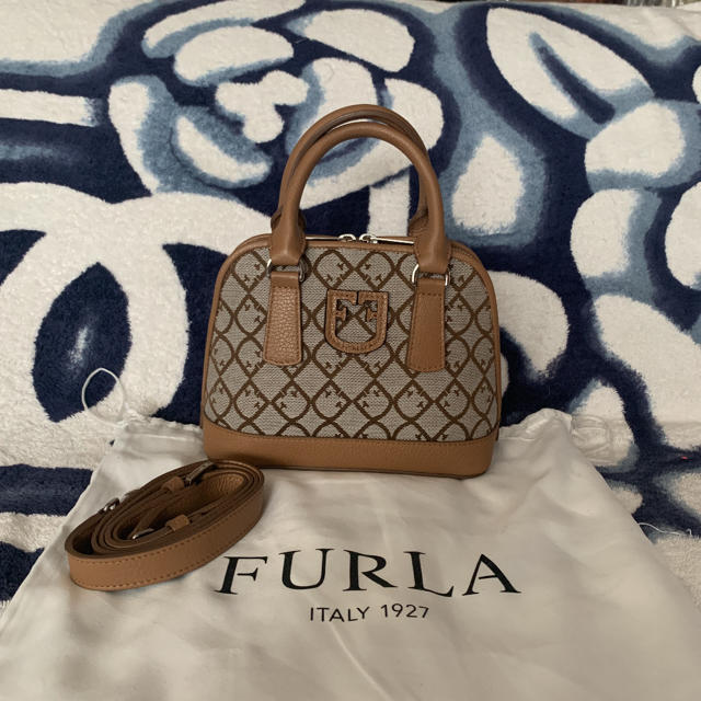 Furla(フルラ)のFURLA 新品未使用　人気　ロゴバック　ベージュ　2way バック レディースのバッグ(ショルダーバッグ)の商品写真