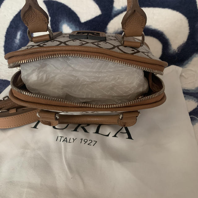 Furla(フルラ)のFURLA 新品未使用　人気　ロゴバック　ベージュ　2way バック レディースのバッグ(ショルダーバッグ)の商品写真