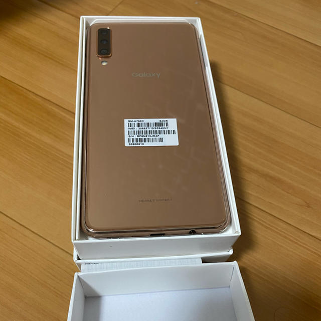 Galaxy(ギャラクシー)のGALAXY A7 ゴールド　美品　SIMフリー　64GB スマホ/家電/カメラのスマートフォン/携帯電話(スマートフォン本体)の商品写真