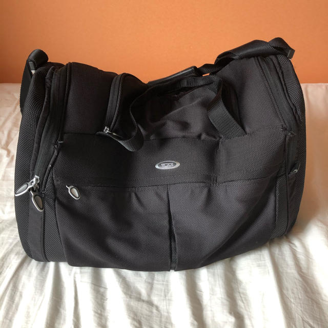 TUMI(トゥミ)のTUMI ダッフルバッグ　ボストンバッグ　黒　ナイロン メンズのバッグ(ボストンバッグ)の商品写真