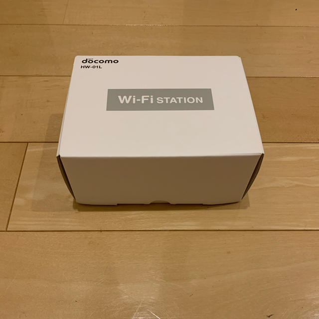 NTTdocomo(エヌティティドコモ)のドコモ WiFi station HW-01L  クレードル付き スマホ/家電/カメラのスマートフォン/携帯電話(その他)の商品写真