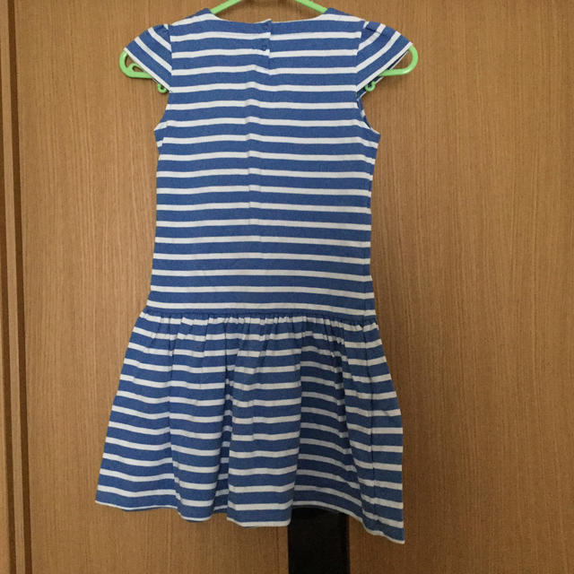 140cm PETIT BATEAU の水色ボーダーワンピース キッズ/ベビー/マタニティのキッズ服女の子用(90cm~)(ワンピース)の商品写真