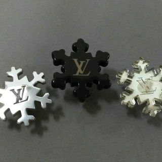 ルイヴィトン(LOUIS VUITTON)のルイヴィトン ブローチ 約3cm×3cm美品 (ブローチ/コサージュ)