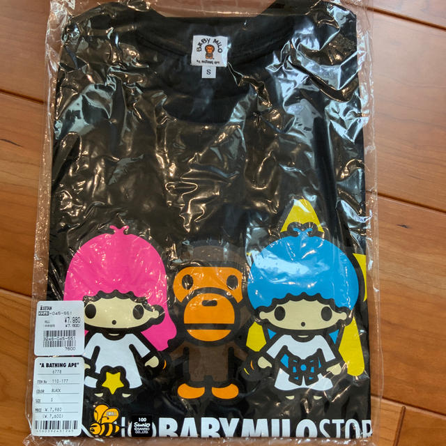 A BATHING APE(アベイシングエイプ)の『未開封』APEエイプMILOマイロ×SANRIO TシャツMENS Sサイズ  メンズのトップス(Tシャツ/カットソー(半袖/袖なし))の商品写真