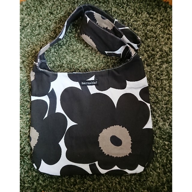 marimekko(マリメッコ)の①marimekko マリメッコ ショルダーバッグ ウニッコ ブラック レディースのバッグ(ショルダーバッグ)の商品写真