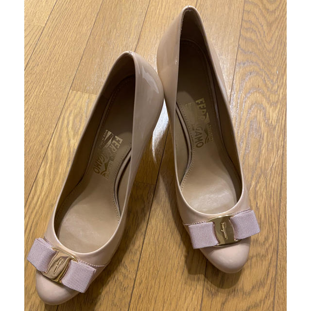 Salvatore Ferragamo(サルヴァトーレフェラガモ)の【美品】Salvatore Ferragamoパンプス♥︎ レディースの靴/シューズ(ハイヒール/パンプス)の商品写真