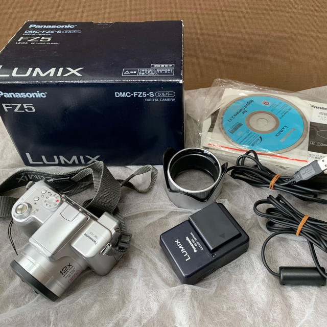Panasonic(パナソニック)のパナソニック デジタルカメラ LUMIX DMC-FZ5-S スマホ/家電/カメラのカメラ(コンパクトデジタルカメラ)の商品写真