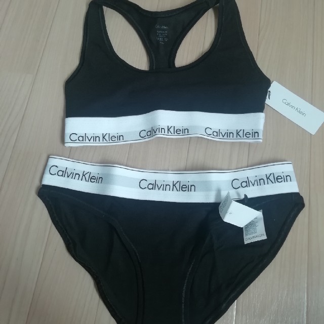 Calvin Klein - （パピコさん専用！）Calvin Kleinスポブラセットの通販 by かい's shop｜カルバンクラインならラクマ