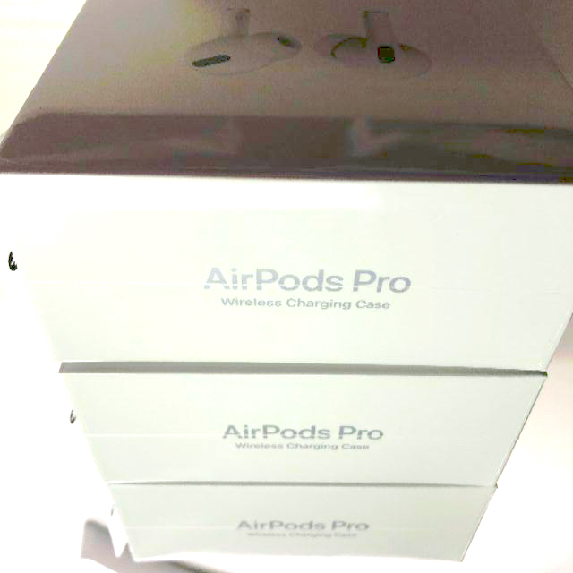 Apple(アップル)のApple AirPods Pro 3個セット スマホ/家電/カメラのオーディオ機器(ヘッドフォン/イヤフォン)の商品写真