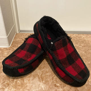 アグ(UGG)の【美品】UGG アグ スリッポン 29cm 赤 黒 チェック(スリッポン/モカシン)