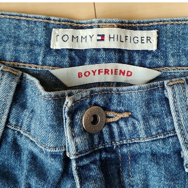 TOMMY HILFIGER(トミーヒルフィガー)の【値下げ中】　TOMMY HILFIGER　デニムショートパンツ レディースのパンツ(ショートパンツ)の商品写真