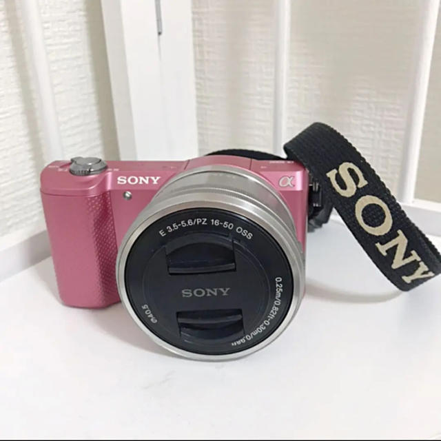SONY(ソニー)の【値下げ】SONY α5000【メモリーカード付】 スマホ/家電/カメラのカメラ(ミラーレス一眼)の商品写真