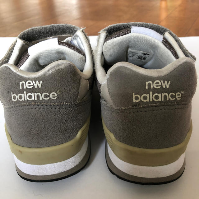 New Balance(ニューバランス)の　ニューバランス996  22センチ　キッズ　グレー　スニーカー　 キッズ/ベビー/マタニティのキッズ靴/シューズ(15cm~)(スニーカー)の商品写真