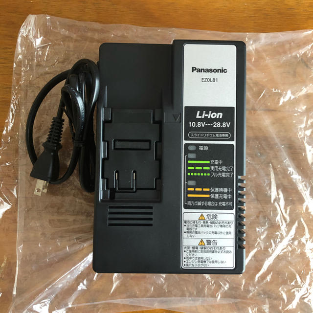 Panasonic(パナソニック)の新品　Panasonic　急速充電器スライド式リチウムイオン専用 EZ0L81 その他のその他(その他)の商品写真