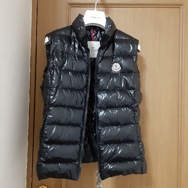 MONCLER(モンクレール)のモンクレールダウンベスト レディースのジャケット/アウター(ダウンベスト)の商品写真