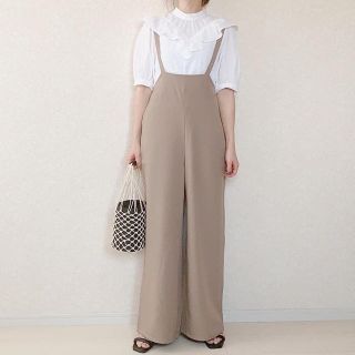 スピックアンドスパン(Spick & Span)の★新品 完売品 GU ジーユー 美シルエット サロペットワイドパンツ ベージュ(サロペット/オーバーオール)