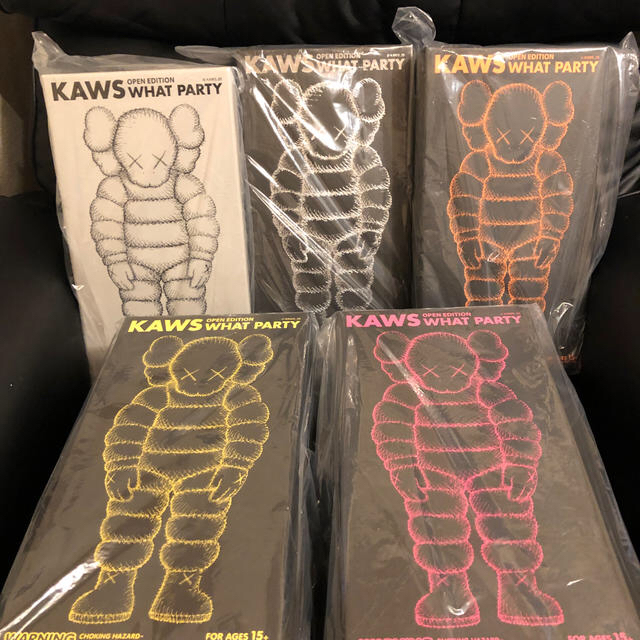 MEDICOM TOY(メディコムトイ)の新品即日発送　KAWS What Party Figure 5色セット エンタメ/ホビーのフィギュア(その他)の商品写真