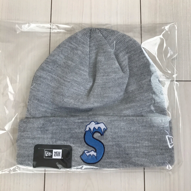 Supreme(シュプリーム)のSupreme New Era® S Logo Beanie シュプリーム メンズの帽子(ニット帽/ビーニー)の商品写真