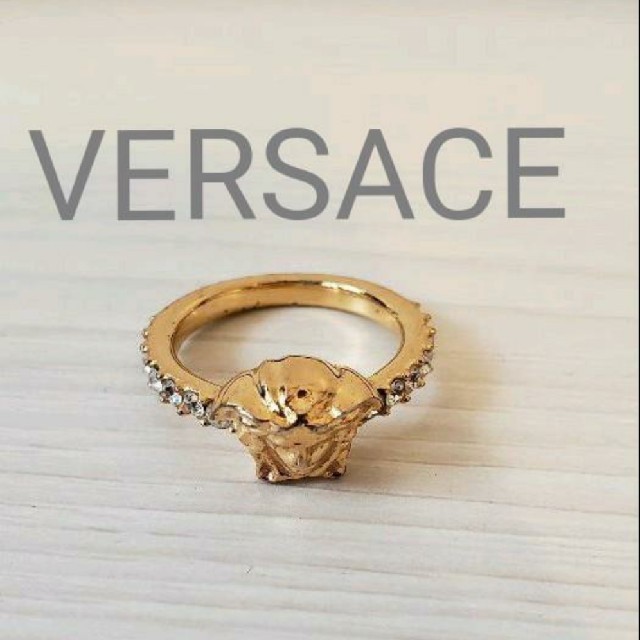 VERSACE(ヴェルサーチ)のVERSACE ヴェルサーチsize9号メドゥーサピンキーリング 指輪 メンズのアクセサリー(リング(指輪))の商品写真