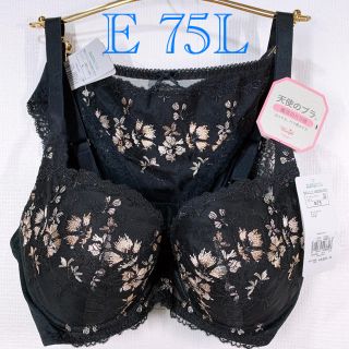 トリンプ(Triumph)のトリンプ　天使のブラ魔法のハリ感ブラ＆ショーツセット　E 75L 新品(ブラ&ショーツセット)