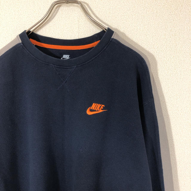 NIKE(ナイキ)のNIKE 刺繍ロゴ ワンポイント カットソー 長袖 ロンT 古着 メンズのトップス(Tシャツ/カットソー(七分/長袖))の商品写真