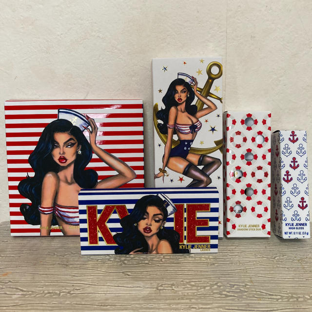 Kylie Cosmetics(カイリーコスメティックス)のKYLIE COSMETICS SAILOR COLLECTION BUNDLE コスメ/美容のキット/セット(コフレ/メイクアップセット)の商品写真