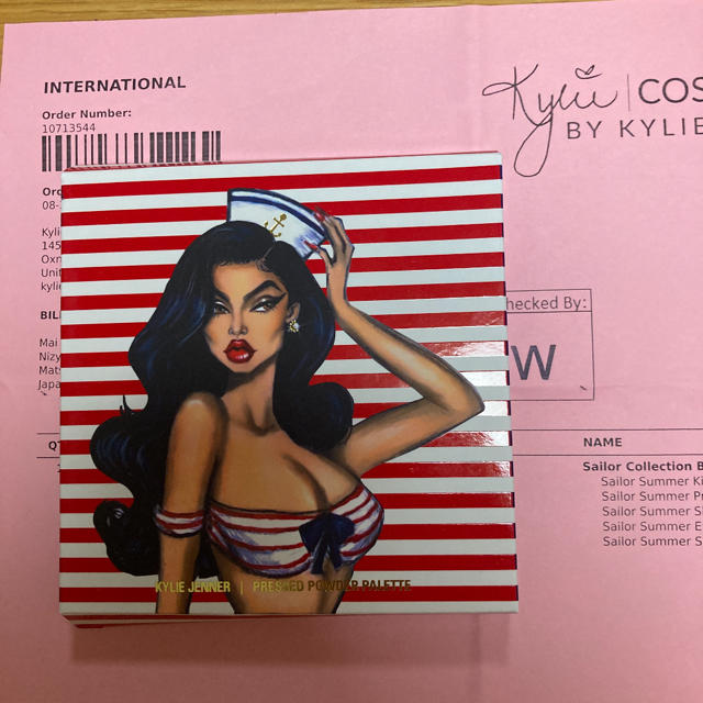 Kylie Cosmetics(カイリーコスメティックス)のKYLIE COSMETICS SAILOR COLLECTION BUNDLE コスメ/美容のキット/セット(コフレ/メイクアップセット)の商品写真