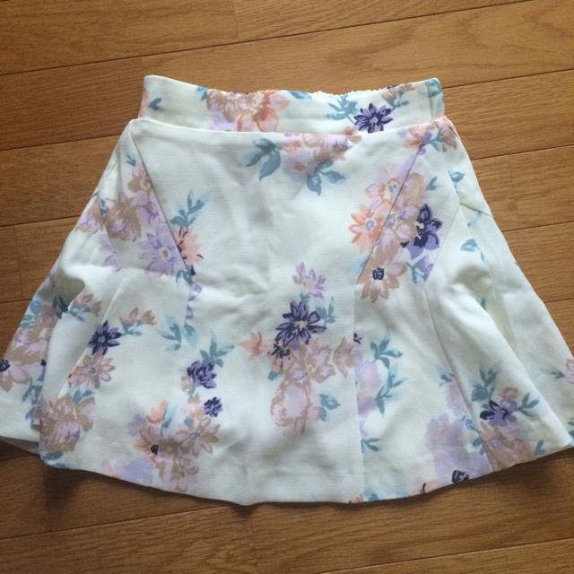 dazzlin(ダズリン)のダズリン花柄スカート レディースのスカート(ひざ丈スカート)の商品写真