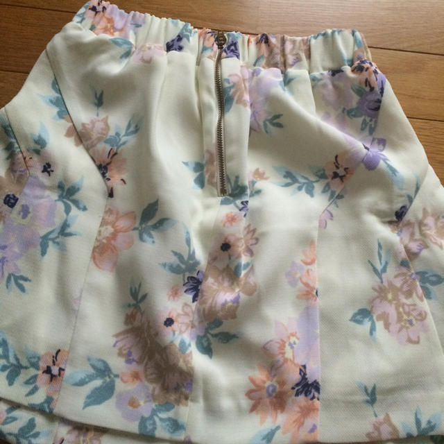 dazzlin(ダズリン)のダズリン花柄スカート レディースのスカート(ひざ丈スカート)の商品写真